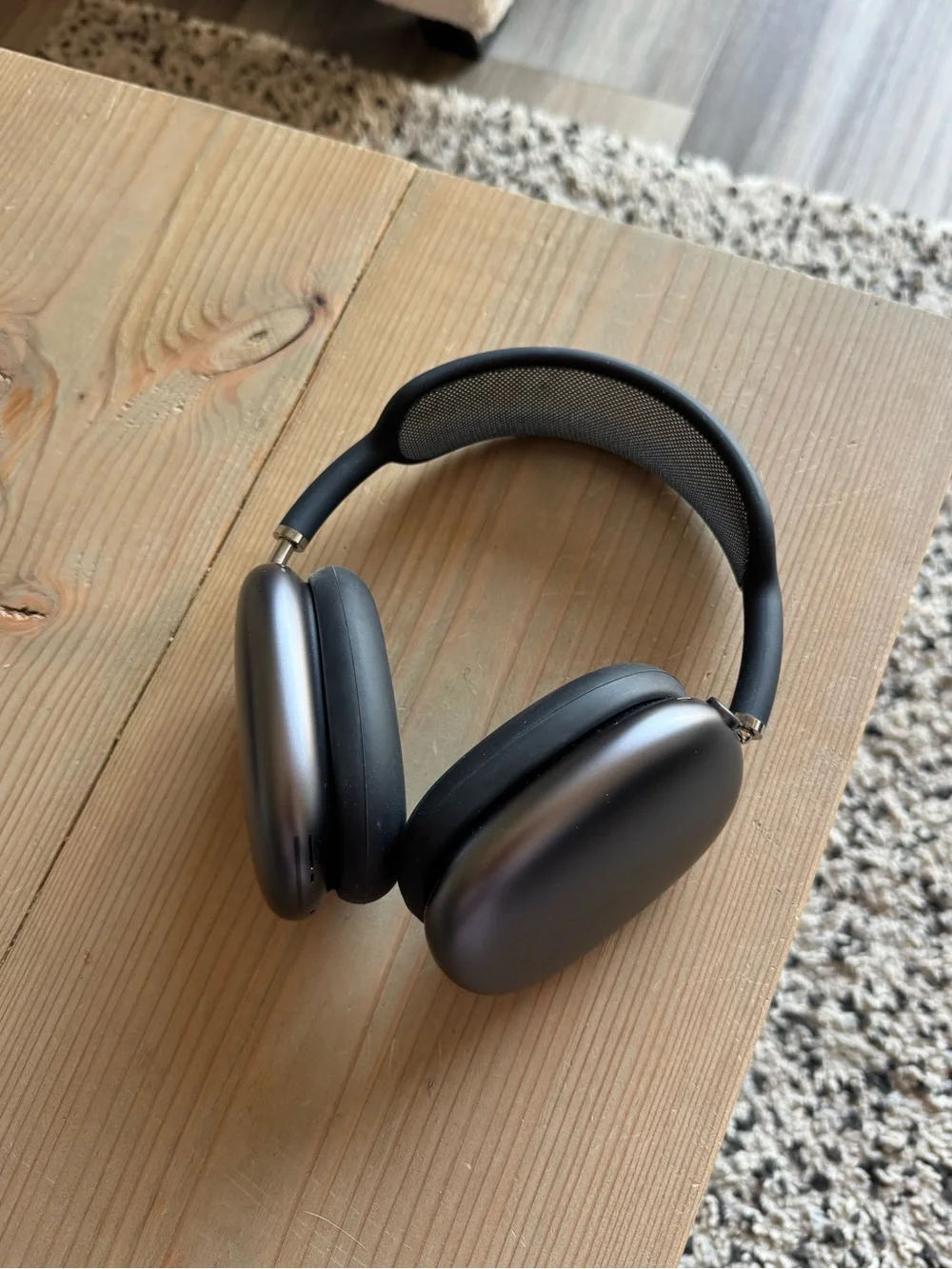 Apple Airpod Max in Black + silicone covers